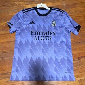 Purple Vini Jr Real Madrid jersey.